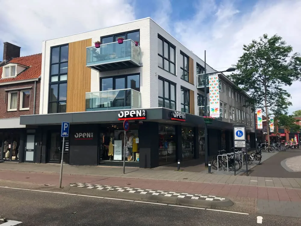 Zijaanzicht van het pand aan de Eindhovenseweg 29